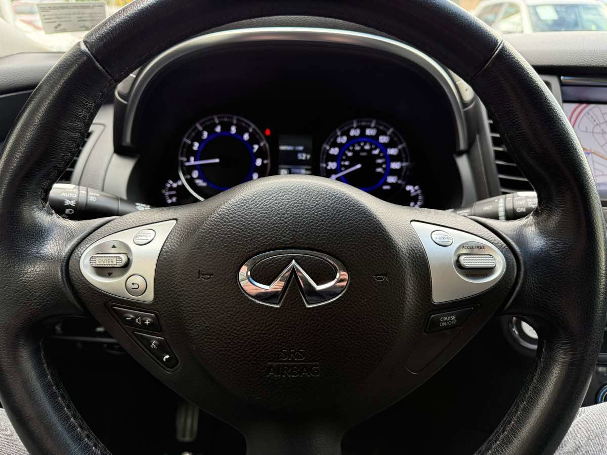 Used 2015 INFINITI QX70 AWD w/ Premium Package image 15