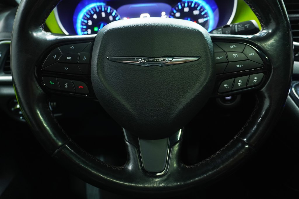 Used 2019 Chrysler Pacifica Touring-L FWD image 21