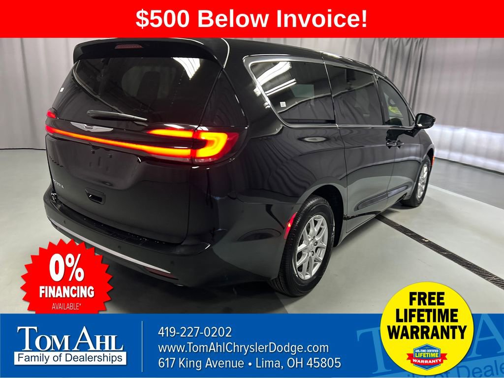 New 2026 Chrysler Pacifica Select image 7