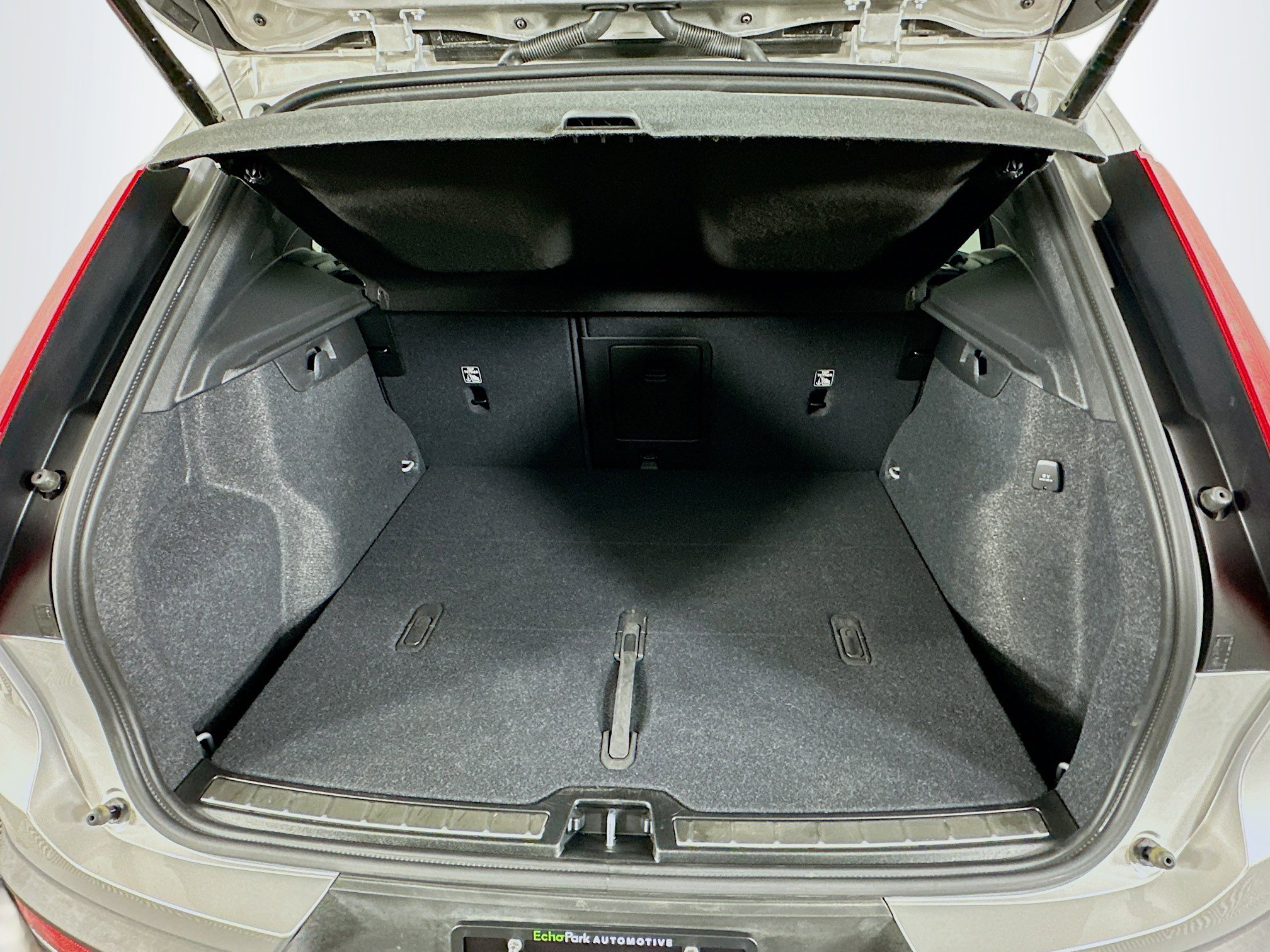Used 2025 Volvo XC40 B5 Plus image 27