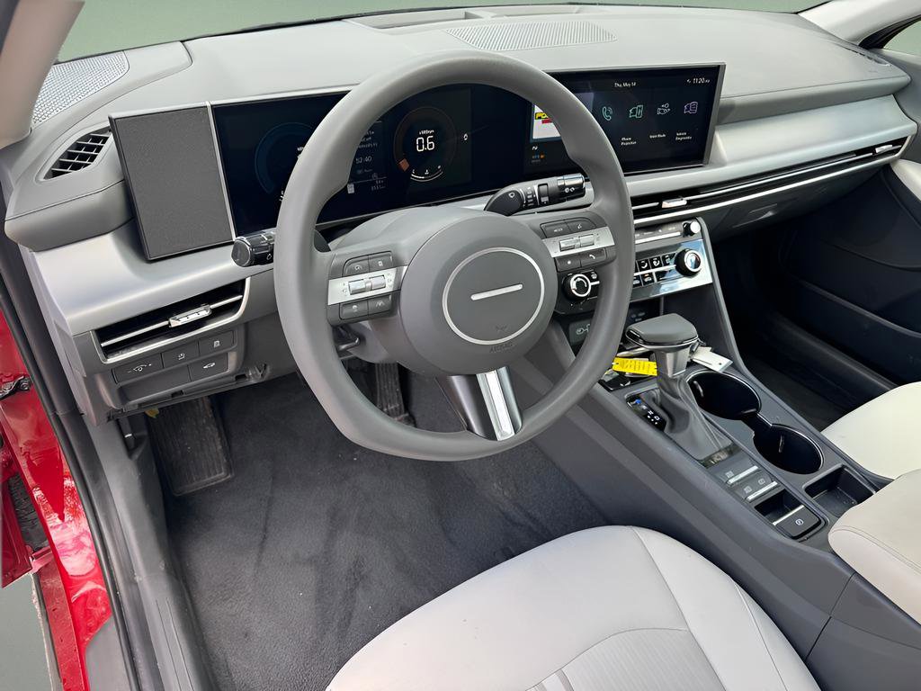 Used 2025 Hyundai Sonata SE FWD image 21