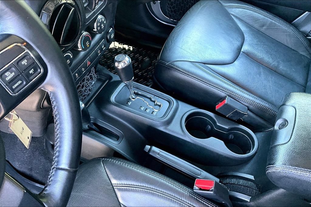 Used 2017 Jeep Wrangler Unlimited Sahara AWD/4WD image 17
