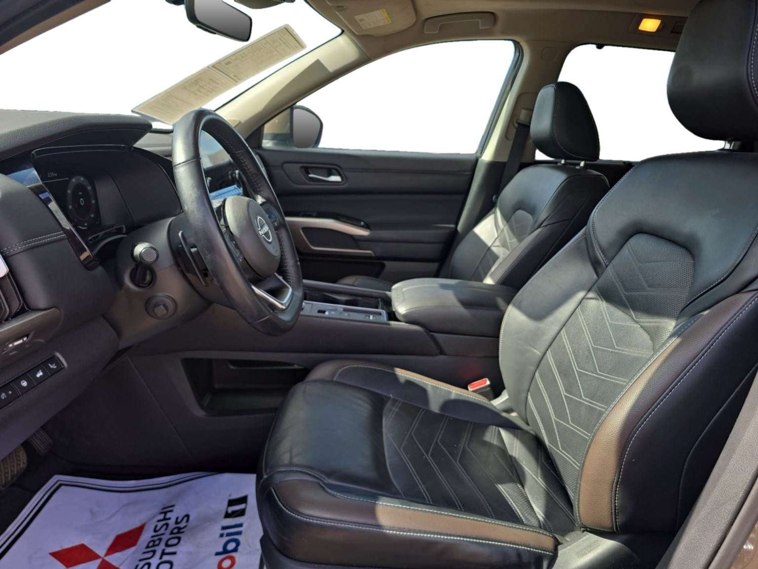 Used 2024 Nissan Pathfinder Platinum FWD image 10