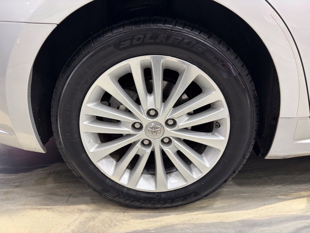 Used 2014 Toyota Avalon XLE Touring FWD image 28