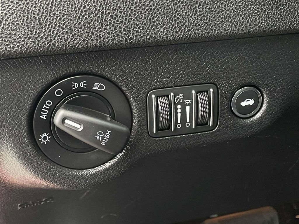 Used 2021 Dodge Charger SXT image 9