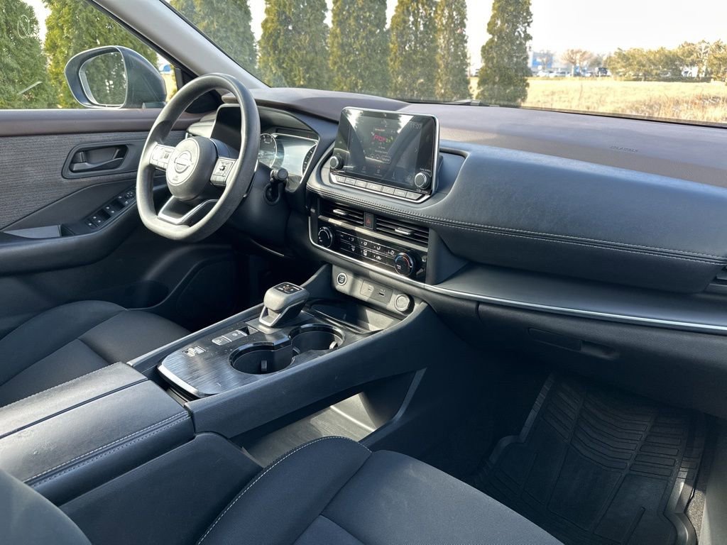 Used 2023 Nissan Rogue S image 32