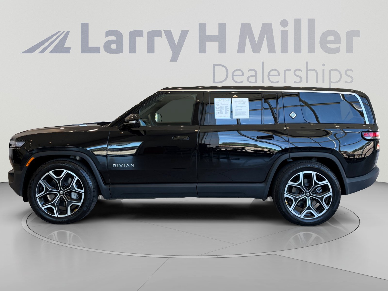 Used 2026 Rivian R1S Adventure Tri AWD/4WD image 2