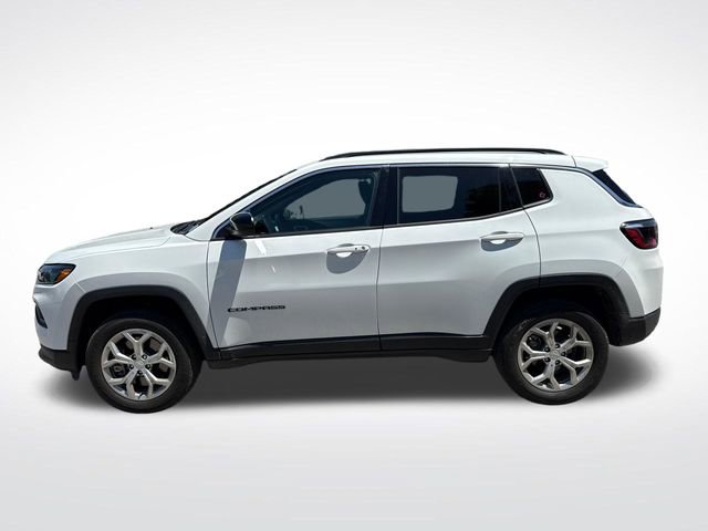 Used 2024 Jeep Compass Latitude w/ Sun and Sound Group AWD/4WD image 4