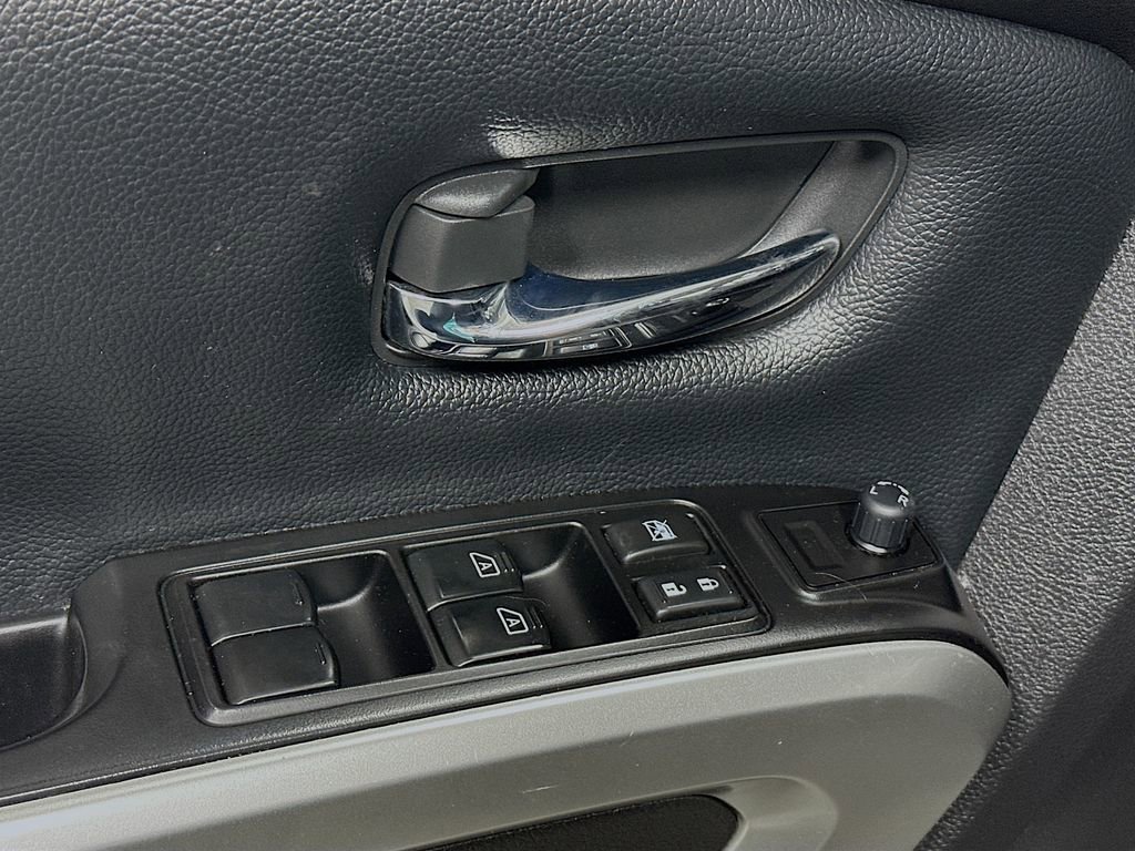 Used 2017 Nissan Titan SV image 17