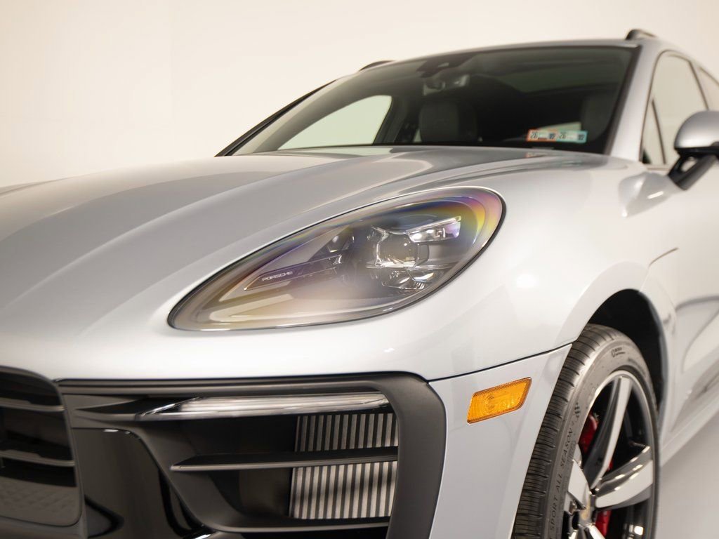 New 2026 Porsche Macan GTS image 36