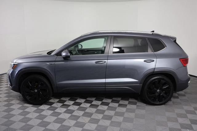 Used 2024 Volkswagen Taos SE w/ Panoramic Sunroof Package AWD/4WD image 5