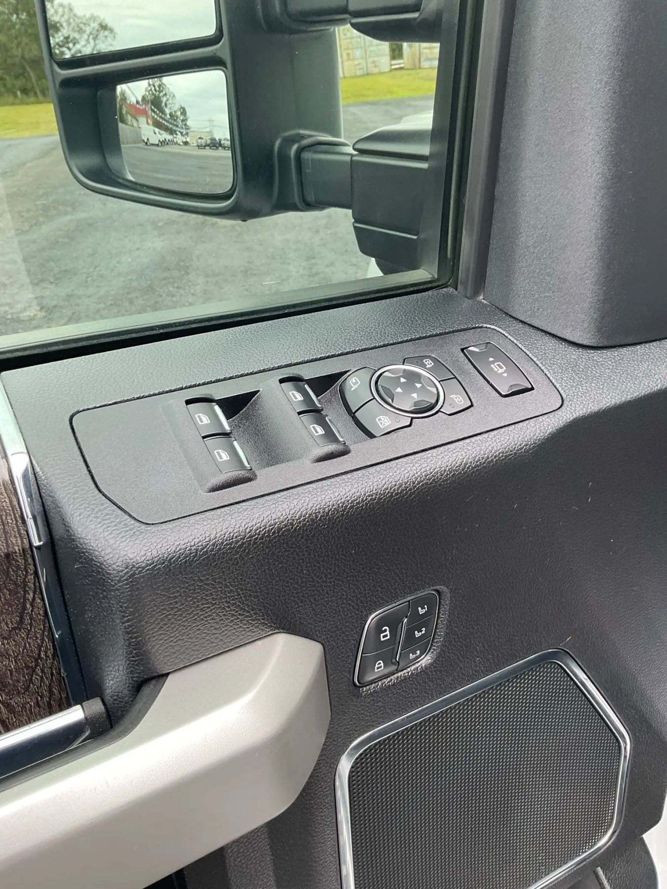 Used 2020 Ford F250 Lariat w/ Lariat Value Package image 23