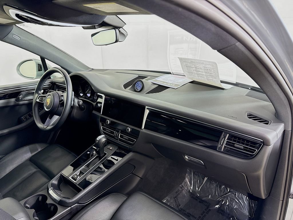 Used 2024 Porsche Macan image 39