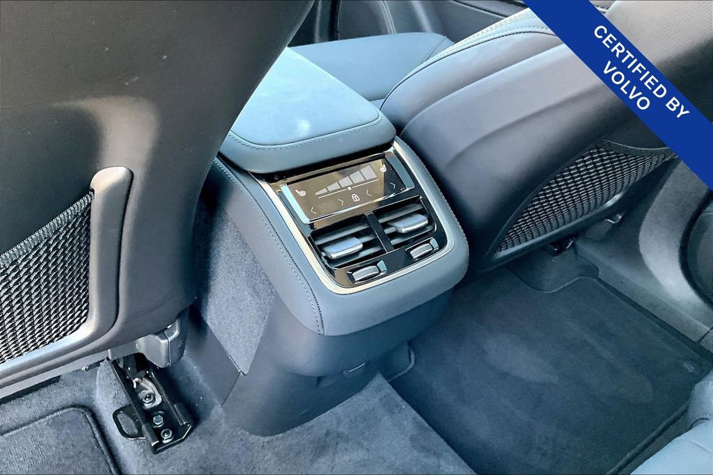 Certified 2025 Volvo XC90 B6 Plus image 31