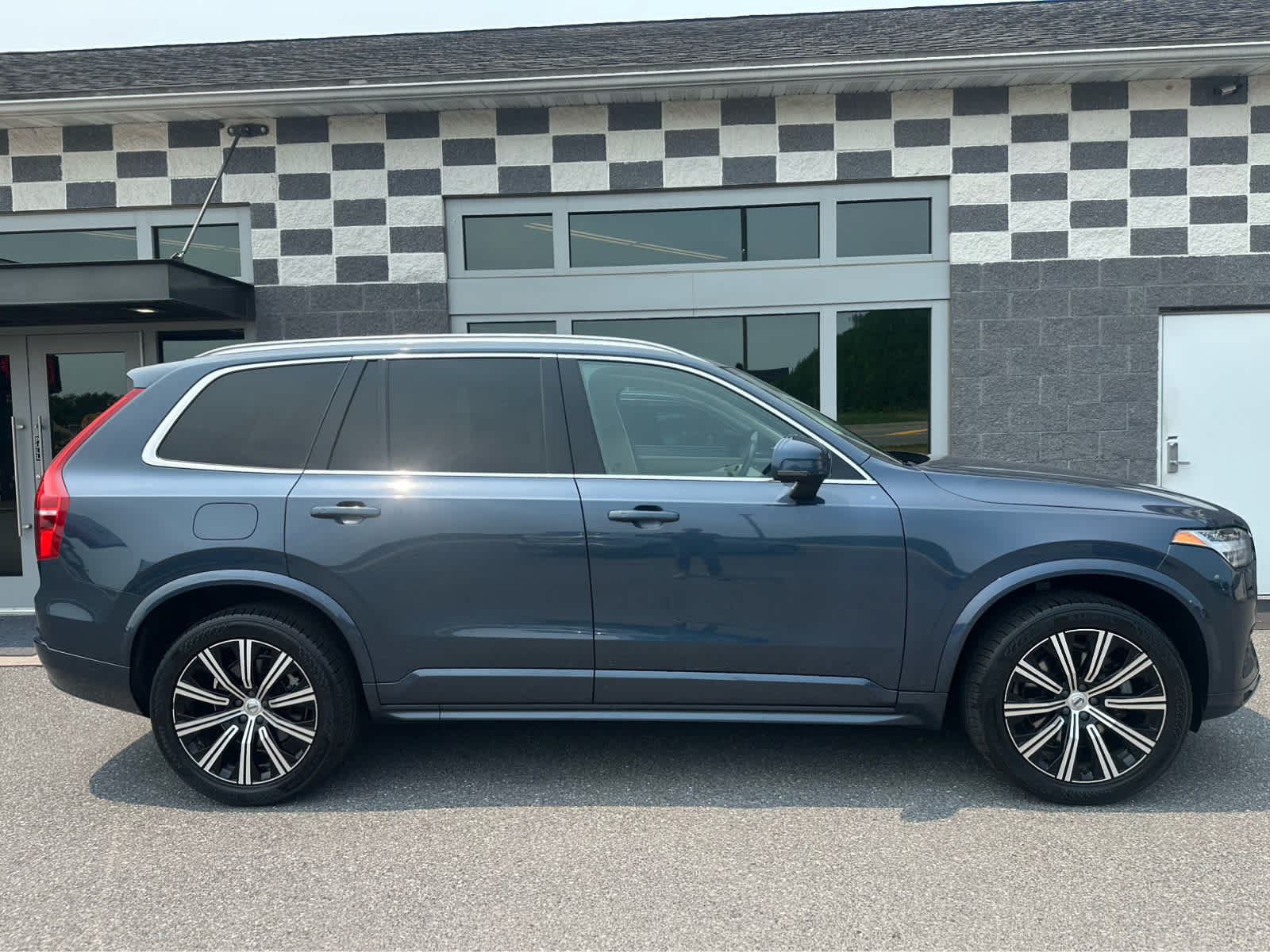 Used 2023 Volvo XC90 B5 Core w/ Protection Package Premier AWD/4WD image 7
