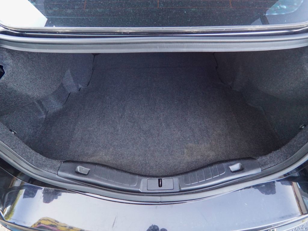 Used 2019 Ford Fusion SE w/ Equipment Group 151A FWD image 10