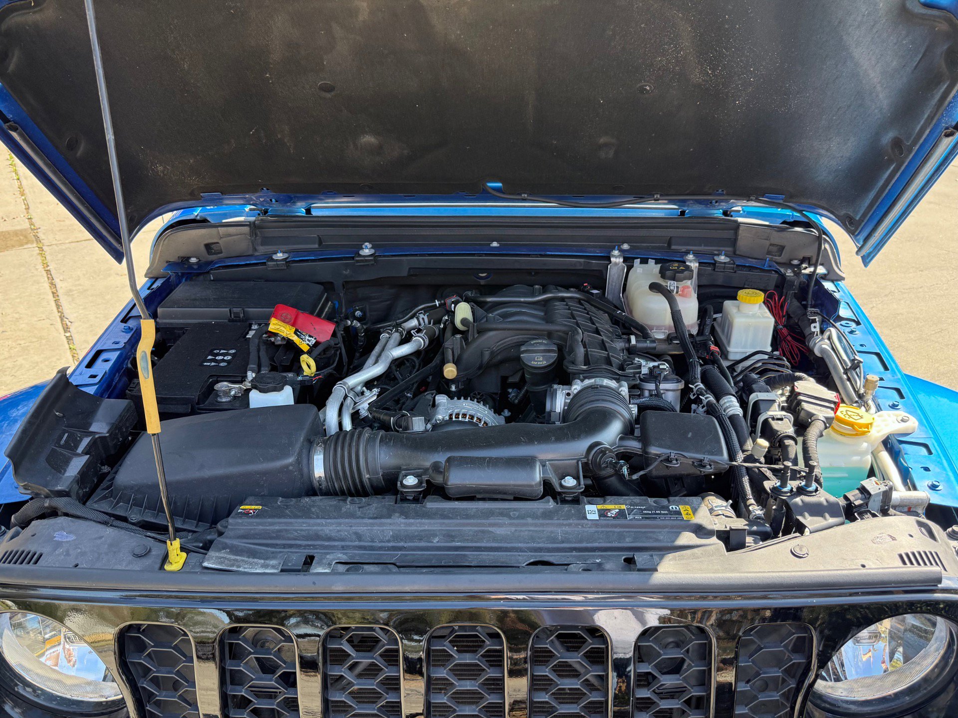 Used 2023 Jeep Gladiator Sport image 3