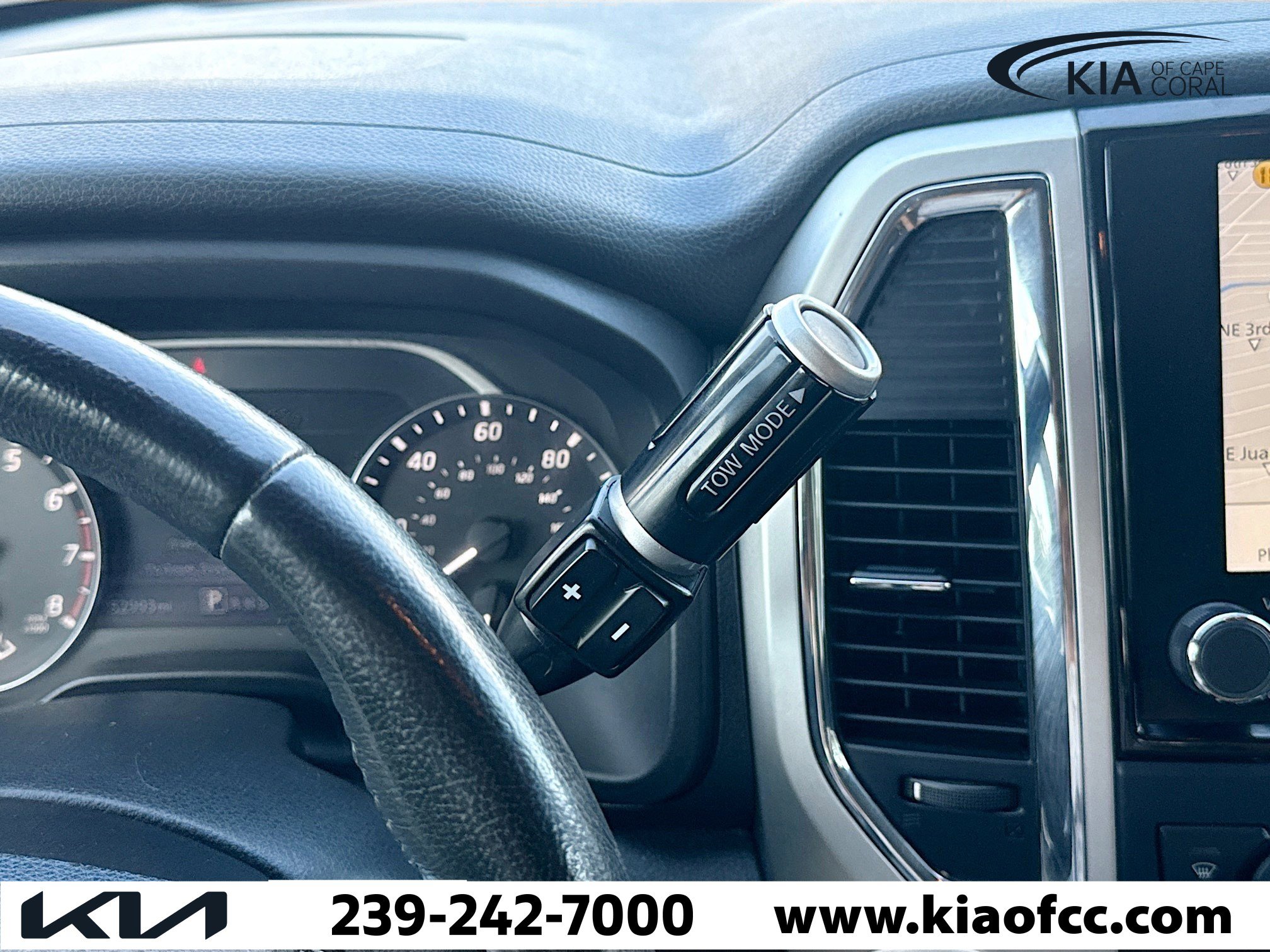 Used 2021 Nissan Titan SV w/ SV Convenience Package image 26