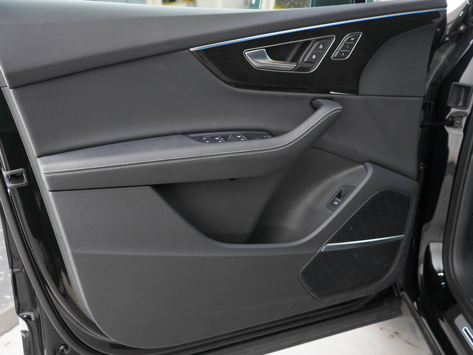 Used 2025 Audi Q7 3.0T Premium Plus image 25