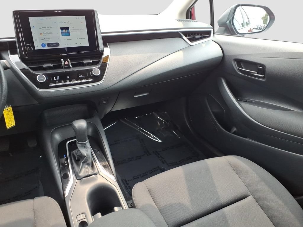 Used 2025 Toyota Corolla LE FWD image 14