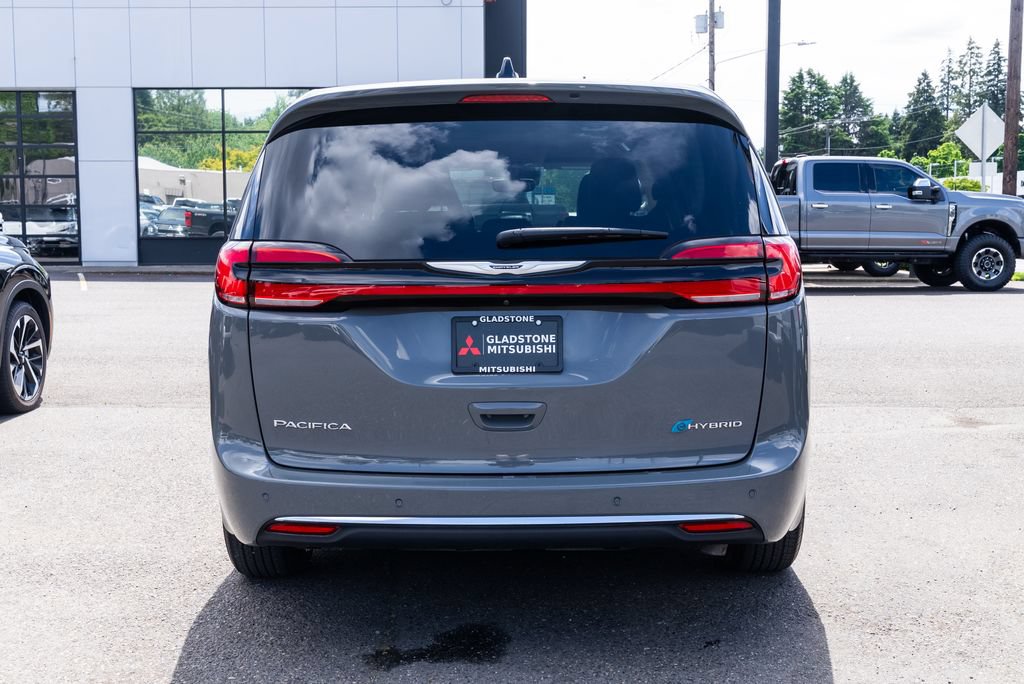 Used 2023 Chrysler Pacifica Touring-L FWD image 5