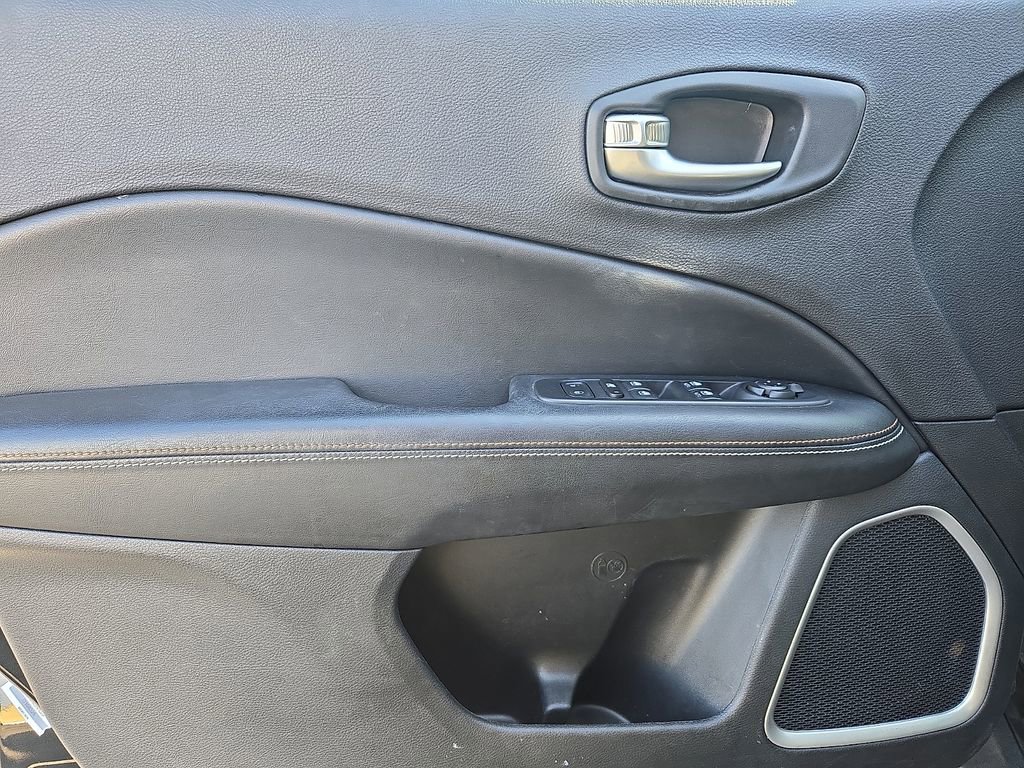 Used 2021 Jeep Compass Latitude AWD/4WD image 12