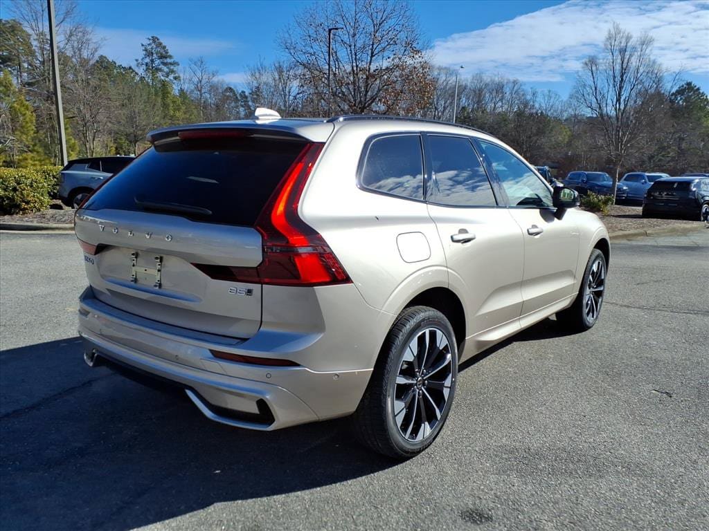 New 2026 Volvo XC60 B5 Plus w/ Climate Package AWD/4WD image 3
