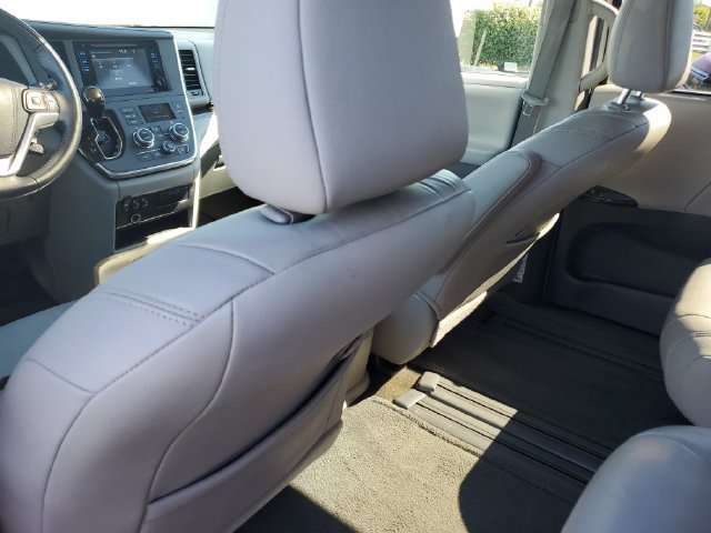 Used 2015 Toyota Sienna XLE w/ XLE Navigation Package FWD image 15