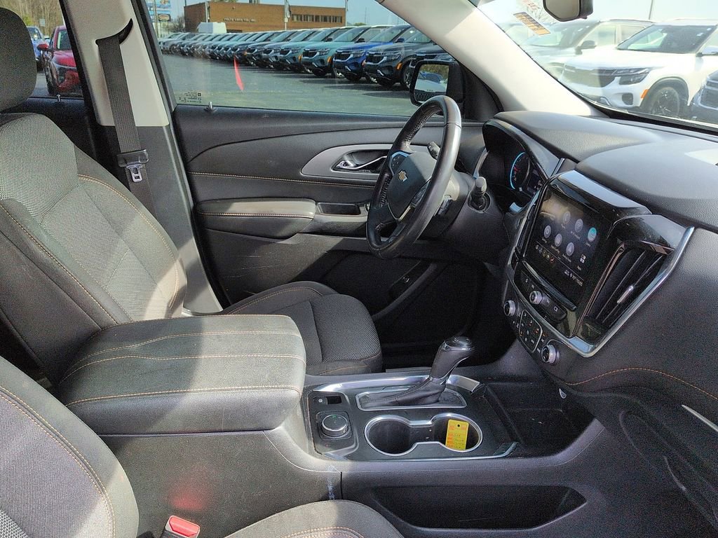 Used 2020 Chevrolet Traverse LT image 7