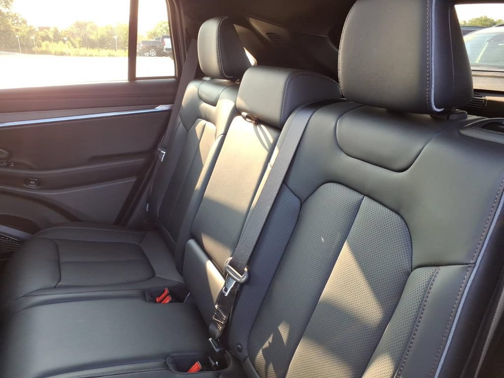 Used 2025 Jeep Wagoneer S Limited AWD/4WD image 13