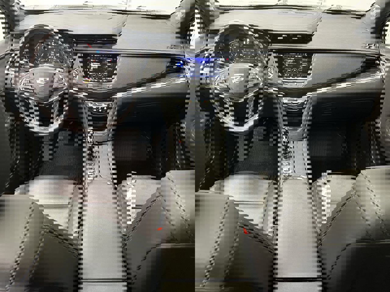 Used 2021 Cadillac XT5 Premium Luxury w/ LPO, Floor Liner Package image 4