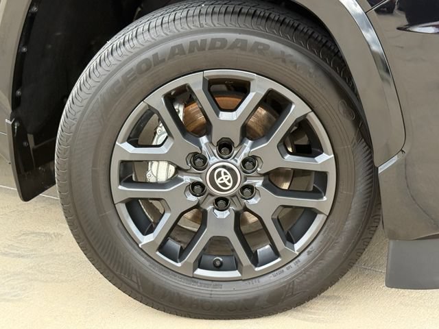 Used 2025 Toyota Sequoia Platinum AWD/4WD image 2