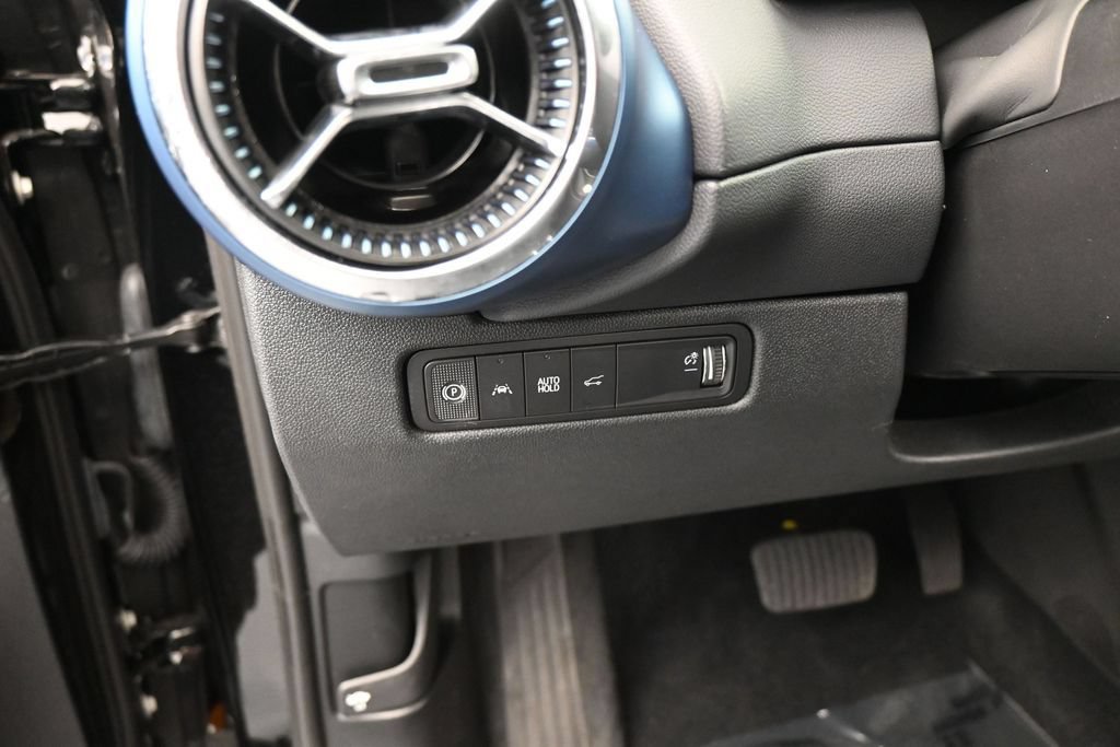 Used 2026 Chevrolet Equinox EV LT FWD image 12