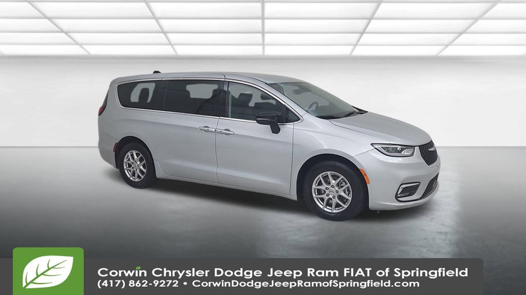 Certified 2024 Chrysler Pacifica Touring-L image 2