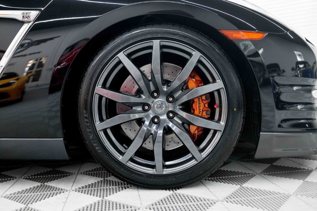 Used 2015 Nissan GT-R Premium AWD/4WD image 32