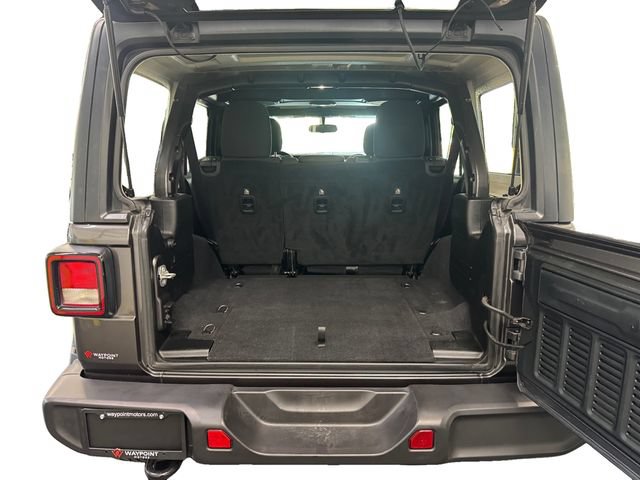 Used 2018 Jeep Wrangler Unlimited Sahara AWD/4WD image 13