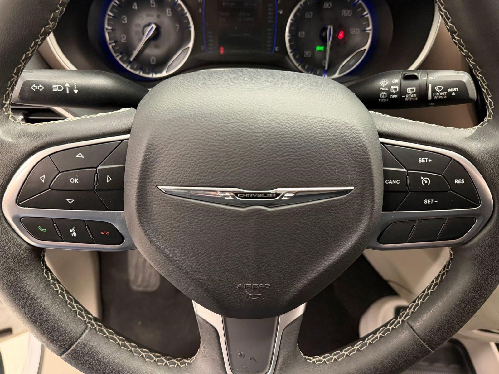 Used 2023 Chrysler Voyager LX image 12
