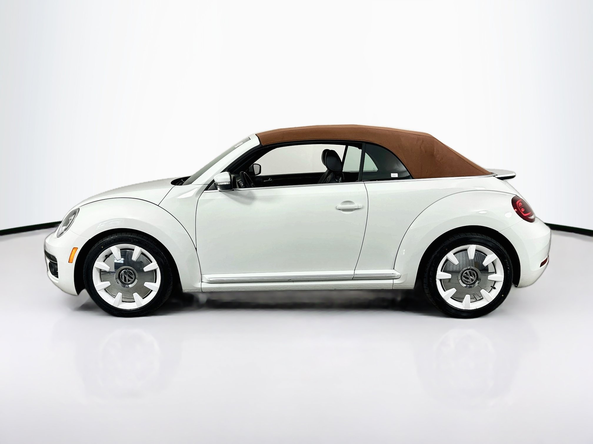 Used 2019 Volkswagen Beetle 2.0T S FWD image 8