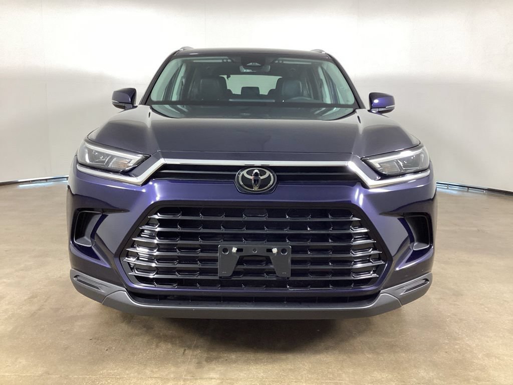 Used 2024 Toyota Grand Highlander AWD image 3