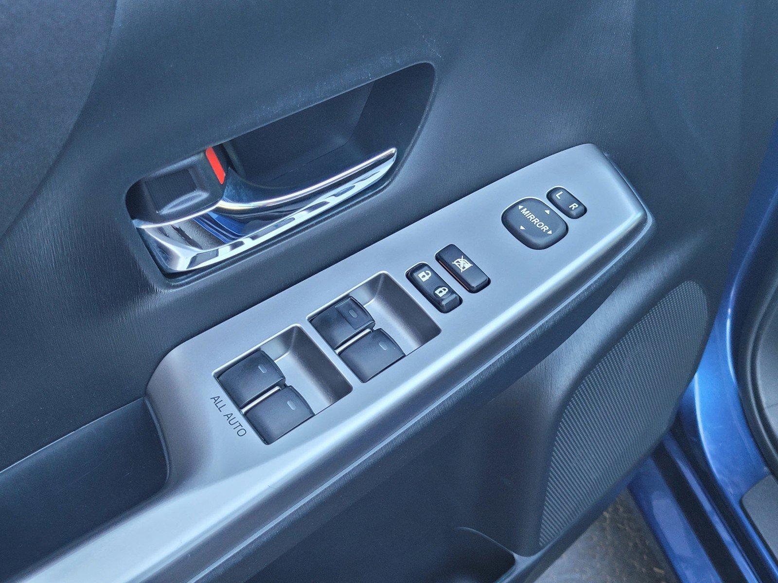 Used 2015 Toyota Prius V Three FWD image 18