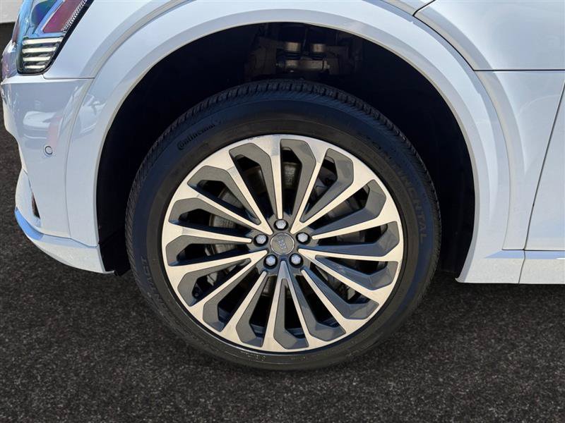 Used 2019 Audi e-tron Prestige w/ Prestige Package AWD/4WD image 17