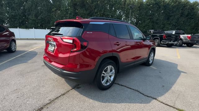 Used 2024 GMC Terrain SLE w/ Driver Convenience Package FWD image 8
