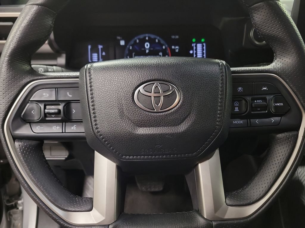 Used 2025 Toyota 4Runner SR5 AWD/4WD image 23