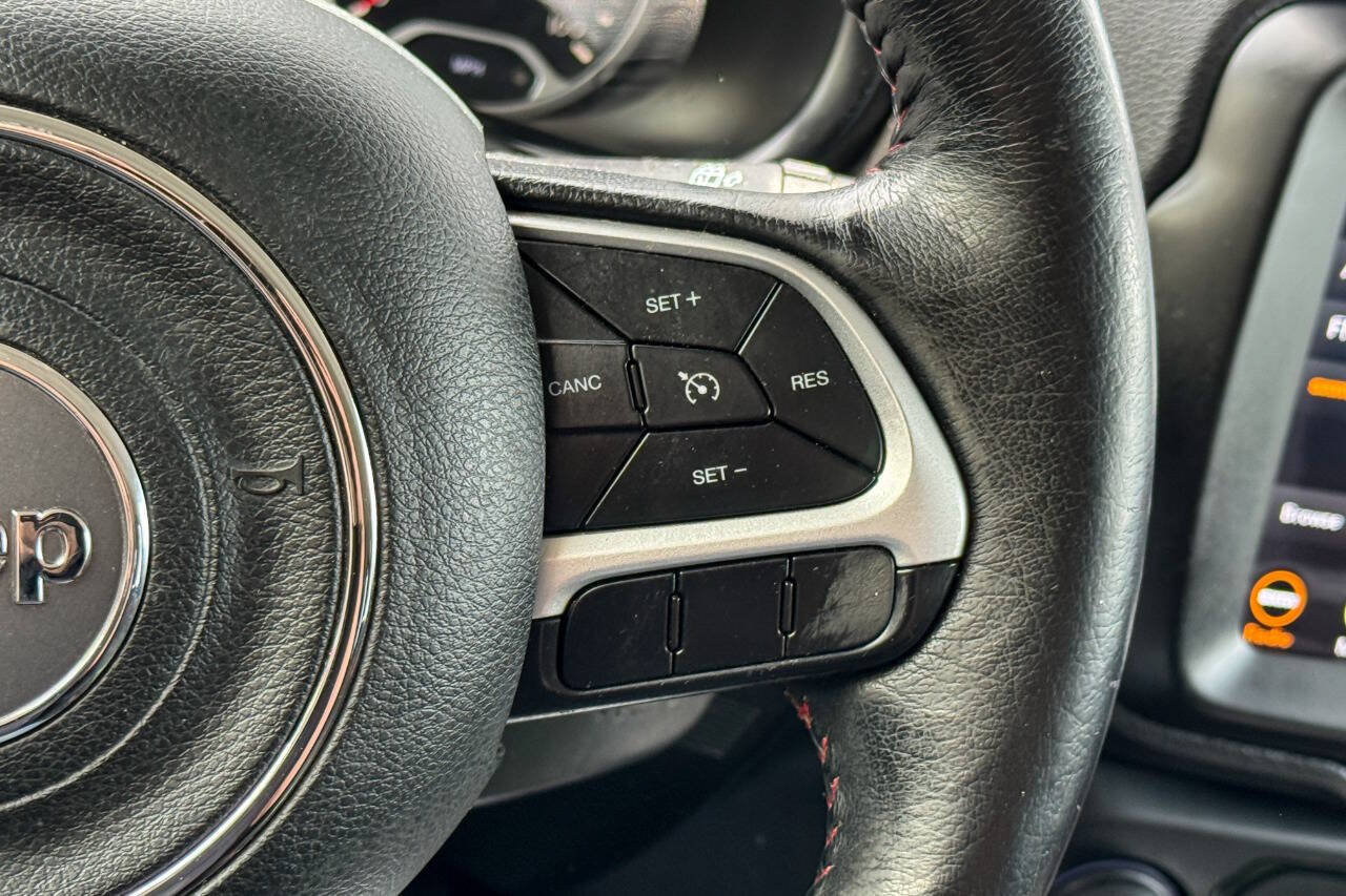 Used 2019 Jeep Renegade Trailhawk w/ UConnect 8.4 Nav Group AWD/4WD image 27