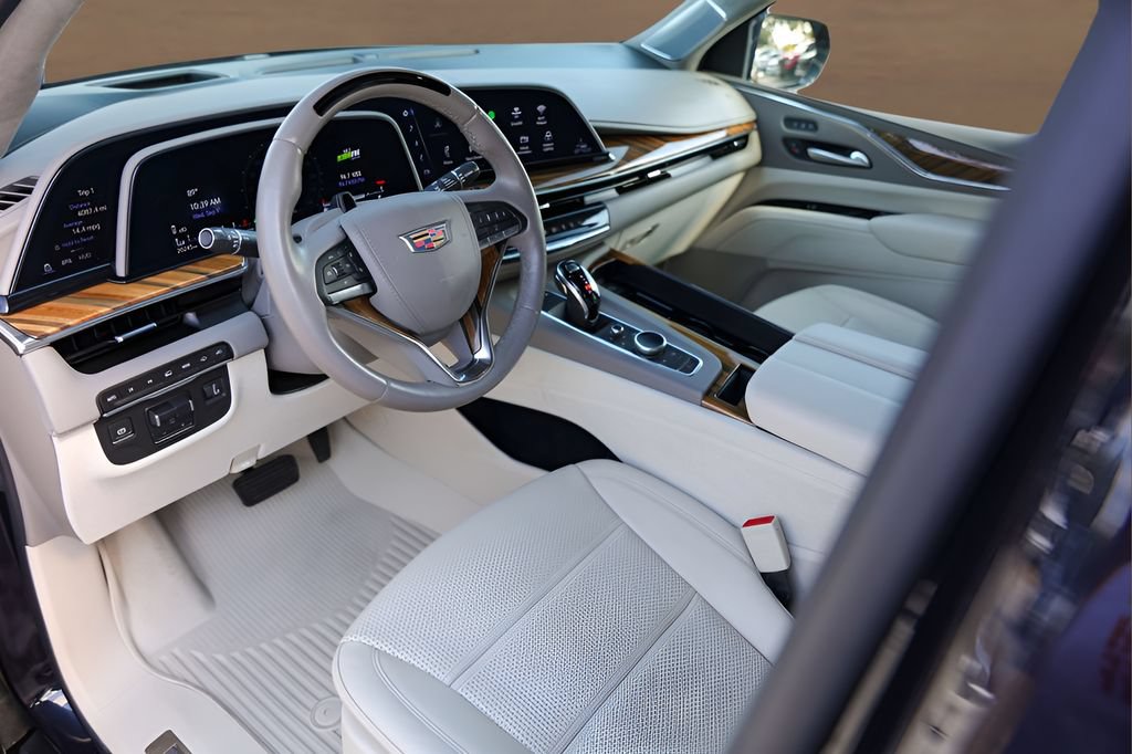 Certified 2024 Cadillac Escalade Premium Luxury Platinum AWD/4WD image 10