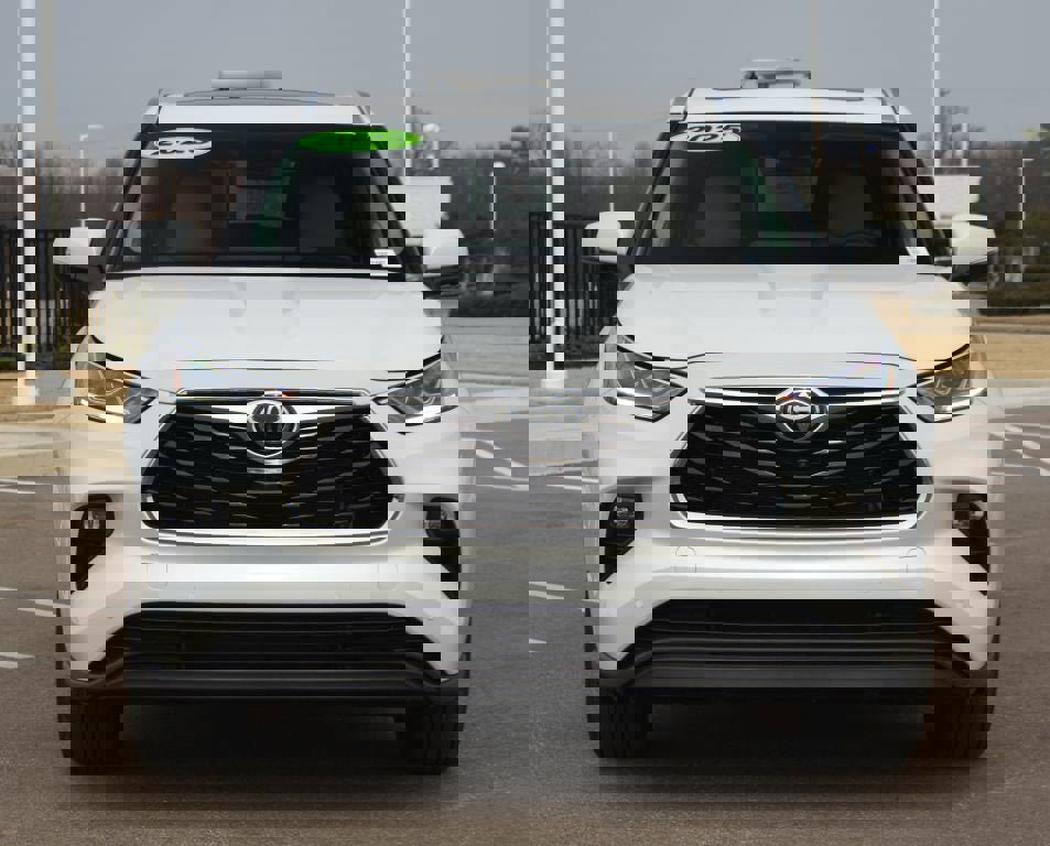 Certified 2025 Toyota Highlander Limited image 26