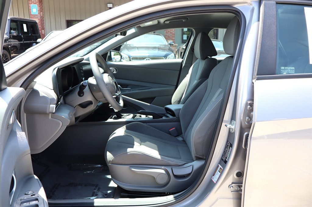 Used 2023 Hyundai Elantra SEL FWD image 17