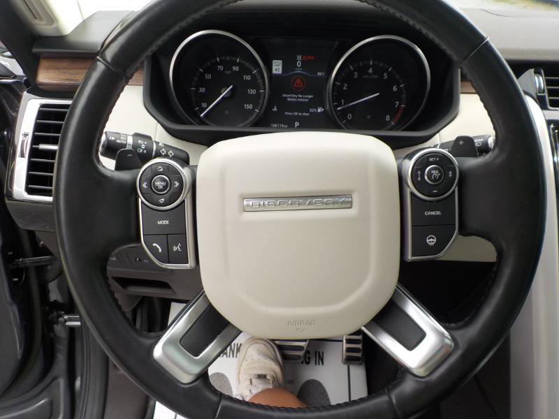 Used 2017 Land Rover Discovery HSE image 14