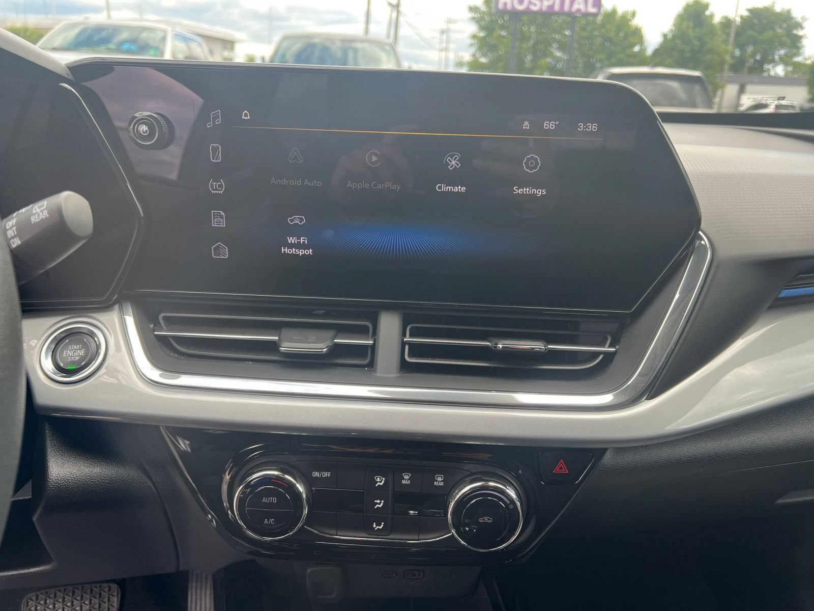 Used 2025 Chevrolet Trax LT FWD image 17