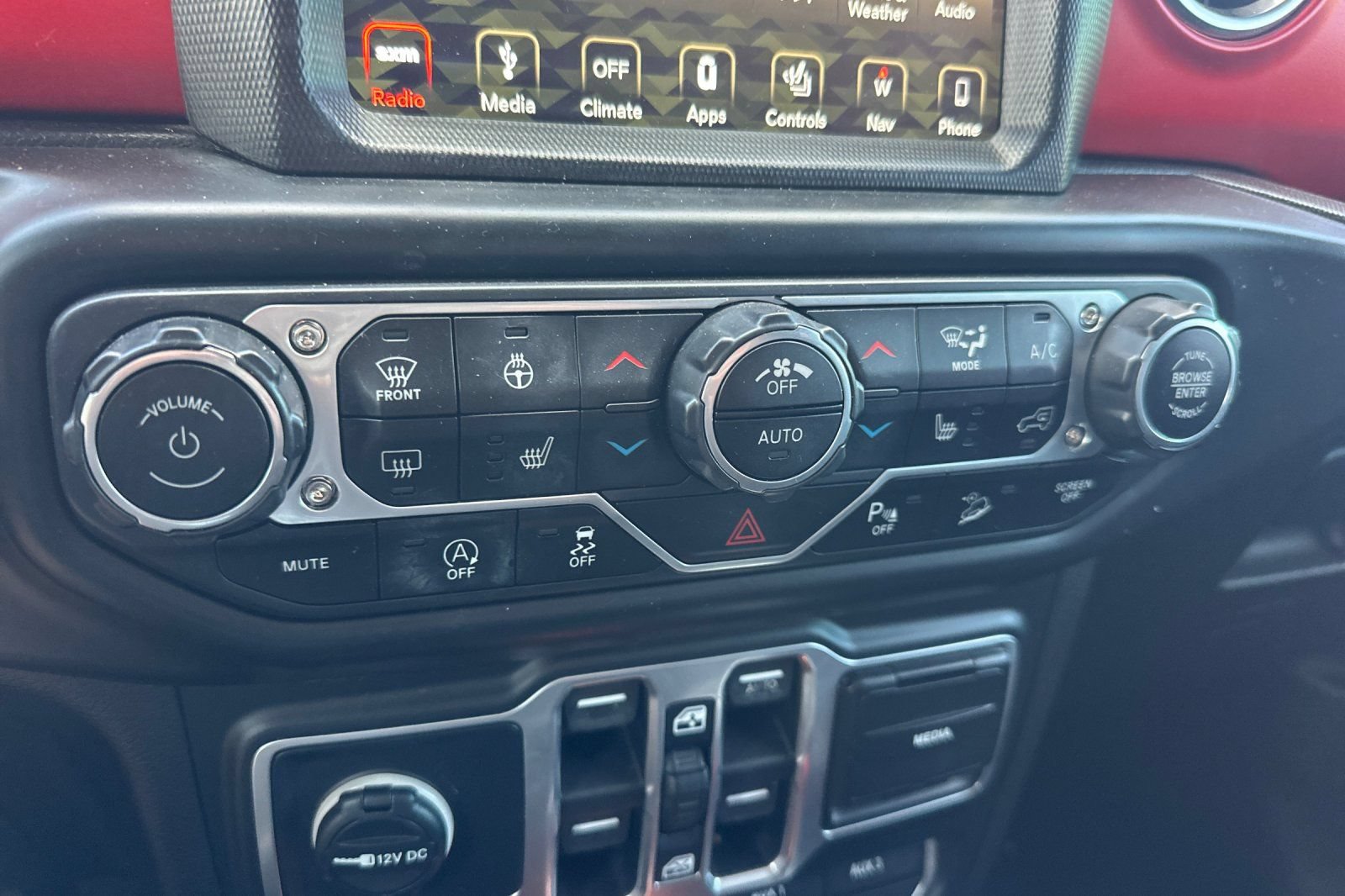 Used 2018 Jeep Wrangler Unlimited Rubicon AWD/4WD image 27